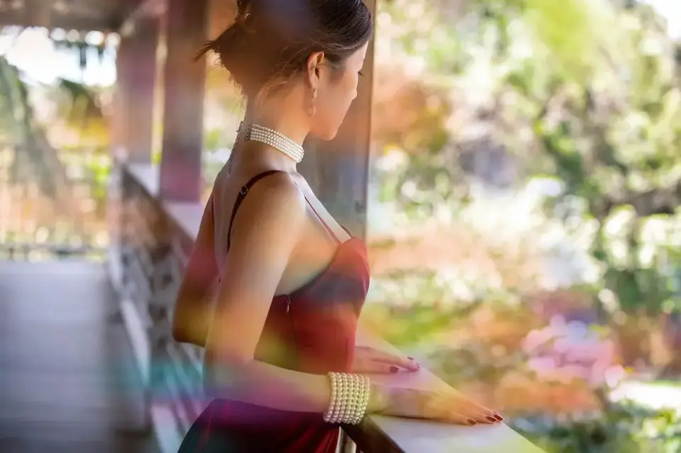 Elegant woman in an elegant evening setting representing refined companionship for exclusive dinner dates